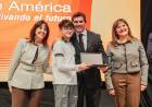 Orrego encabezó la entrega de computadoras para estudiantes de secundarias estatales de Capital