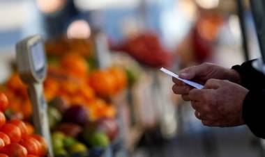 La inflación de enero fue de 6% y alcanzó el 98,8% interanual: los 10 alimentos que más aumentaron, con fuertes subas en frutas y verduras