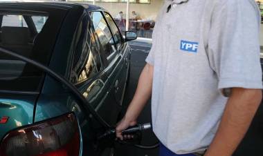 Aumenta la nafta: YPF subió un 4% los precios de sus combustibles