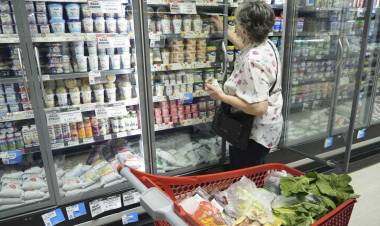 Sin control: la inflación de agosto trepó al 12,4% y acumula un 124,4% en los últimos 12 meses