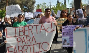 Emotiva marcha pacífica para pedir por la Libertad del Gendarme Jachallero Fabricio Cortez
