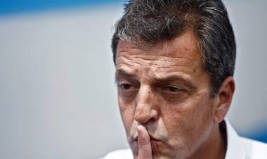 Massa sale de pesca con la caña del Estado