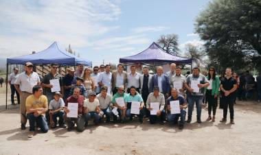 Se entregaron 18 toros a productores ganaderos del norte de San Juan