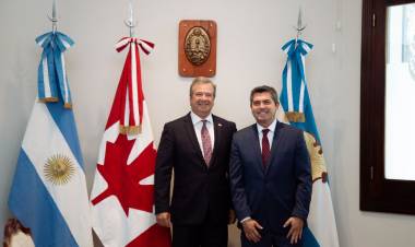 El gobernador Orrego recibió al embajador de Canadá en la Argentina