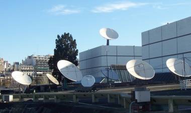 Asignan sueldos millonarios a los funcionarios para que ajusten en la TV Pública y Radio Nacional