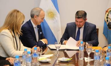 Orrego firmó un convenio con Nación para mejorar la infraestructura escolar de San Juan