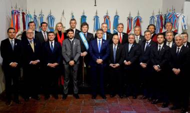 Milei firmó el Pacto de Mayo con 18 gobernadores y relanzó su gestión en busca de consenso