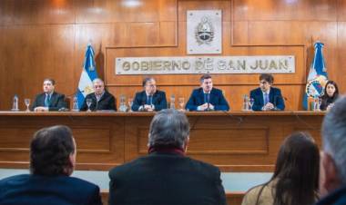 El Gobernador Orrego anunció el Programa Provincial que destinará $12.500 millones para pavimentos