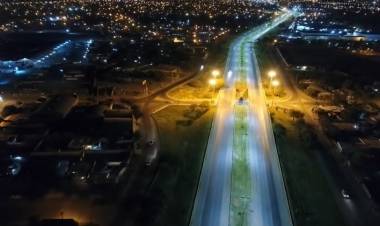 Ahorro en iluminación: colocarán paneles solares en toda la Circunvalación