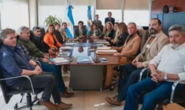 Los gremios docentes aceptaron la propuesta del gobierno: Aumento del 5%, bimestre agosto-septiembre y otras mejoras