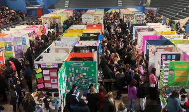Feria Provincial de Ciencias,  el gobernador Orrego dijo: “todo lo que tiene que ver con la educación para mí es una prioridad”