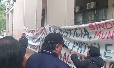Protesta de  SUOEM en la Justicia, ante la morosidad por denuncias a actuales y ex intendentes: “Venimos a pedir justicia, porque sin justicia, se libera la impunidad y no hay libertad, bajo ningún punto de vista”