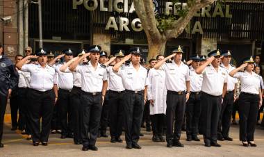 Gobierno distinguió a la Policía Federal por los 203 años de su creación