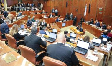 Los mismos peronistas que avalaron los 3 periodos de Gioja, presentaron un proyecto para que haya 1 sola reelección a gobernador