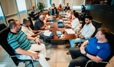 El Gobierno mejoró la propuesta salarial y será evaluada por los gremios docentes