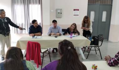 Escuela Antenor Flores Vidal: Luego del reclamo de padres, habrá un servicio especial de colectivo de línea  para los alumnos