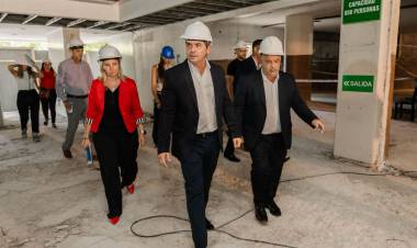 Orrego recorrió las obras de remodelación del Teatro Sarmiento