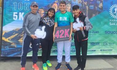 Ironman 70.3: El domingo 6 de abril un equipo de Jachalleros estará compitiendo en familia