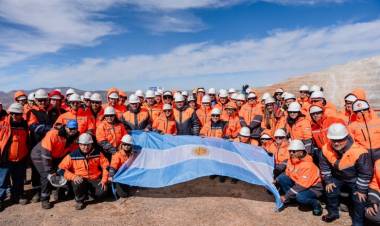 Histórico: el gobernador Orrego encabezó el acto del Día de la Minería que este año se hizo en Veladero