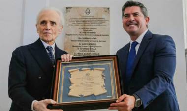 Orrego distinguió al tenor José Carreras como huésped de honor en el Teatro del Bicentenario