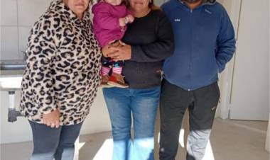 Luego del temporal del mes de marzo, el gobierno de San Juan entregó seis viviendas a las familias damnificadas