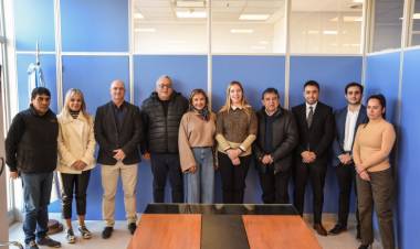 Firman un convenio para fortalecer los derechos de los trabajadores rurales