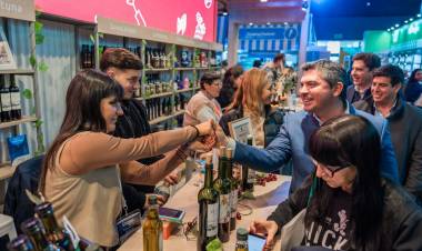 Orrego inauguró el espacio de la provincia en la Expo Caminos y Sabores 2025 con una propuesta sanjuanina que despierta los sentidos