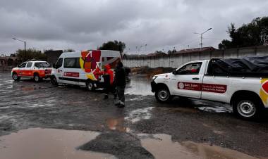El gobernador Orrego dispuso todo el recurso humano y material para asistir a los damnificados por el temporal