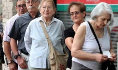 Jubilados: Calendario de pagos para jubilados, beneficiarios de AUH y planes sociales en octubre 2025