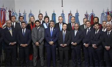 Javier Milei recibirá el jueves en Casa Rosada a un grupo de gobernadores para comenzar a negociar las reformas: Orrego confirmó su presencia