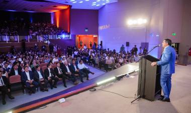 FNS Forum: Orrego participó de la apertura de las Charlas Inspiracionales, un espacio que invitó a reflexionar y reinventarse con tres invitados especiales