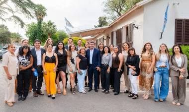 Las 19 aspirantes a Emprendedora del Sol se reunieron con el gobernador