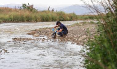 Agua Segura: Luego de dos años de incumplimiento, se llevó a cabo la toma de muestras del agua de Jáchal para su análisis 