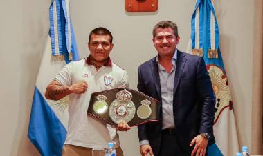 Orrego recibió al boxeador Ezequiel “Pac Man” Fernández, tras su histórico triunfo