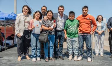 Orrego realizó una nueva entrega de viviendas, esta vez en el Departamento de Iglesia