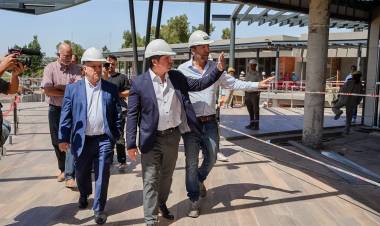 La obra del nuevo mall que impulsa la inversión privada recibió la visita del gobernador