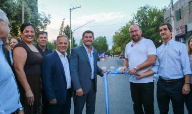 En Rivadavia, Orrego habilitó un nuevo asfalto y anunció una doble vía para descomprimir Avenida Libertador