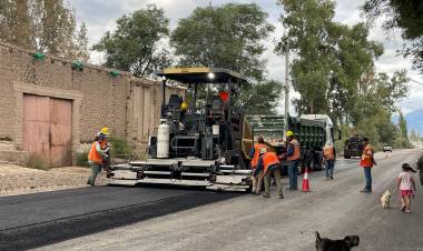 Pavimento Eugenio Flores: Se reinició la obra luego del fenómeno climático