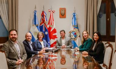 El gobernador Marcelo Orrego recibió a los embajadores de Australia y Canadá