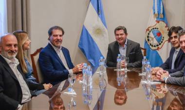 El gobernador Orrego recibió al economista Claudio Zuchovicki  