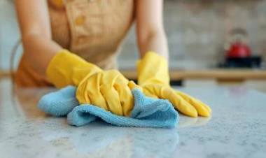 Empleadas de casas particulares: cuánto cuesta la hora de limpieza en junio de 2026