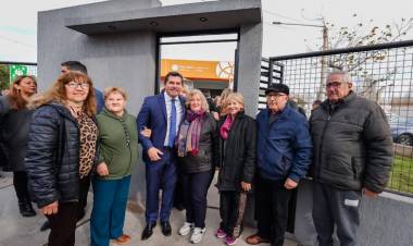 Orrego inauguró la ampliación y remodelación del CAPS Ruiz Aguilar para fortalecer la atención de salud en Chimbas