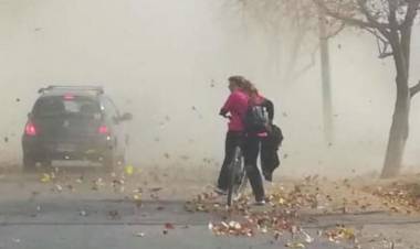 Alerta Amarilla por Viento Zonda en gran parte de la provincia