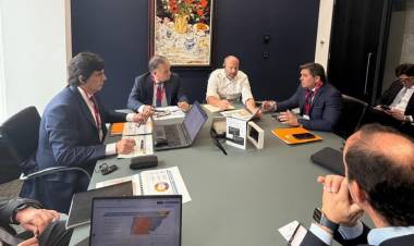 Orrego presentó en Londres la emisión de bonos ante inversores internacionales de primer nivel
