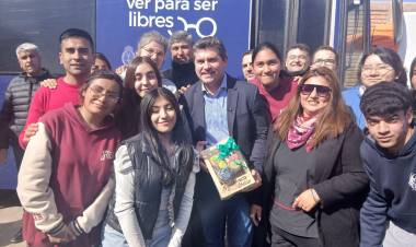 El gobernador Orrego recorrió el San Juan Cerca y acompañó a vecinos de Huaco