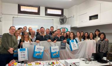 Profesionales de la odontología profundizaron conocimientos en biomimética restauradora