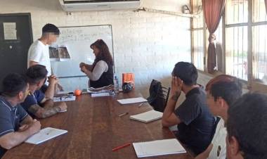 Se dictan cursos para personas en proceso de recuperación por consumos problemáticos