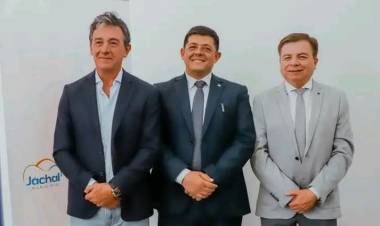 Entre despilfarros, incumplimientos y silencios cómplices, con deudas de la fiesta pasada, sondeos indican que Matías Espejo cuenta con 49% Imagen Negativa