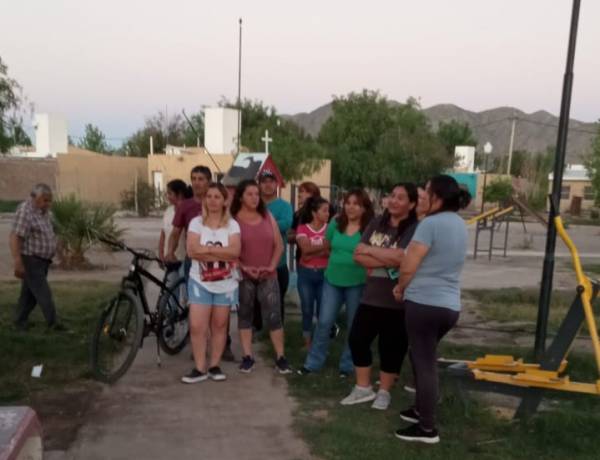 Pozos sépticos del Barrio de Niquivil: El intendente Espejo dialogó con los vecinos, hubo un compromiso para conseguir la solución