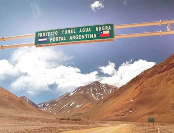 Gobierno solicita precaución al transitar el Paso de Agua Negra por presencia de hielo en calzada